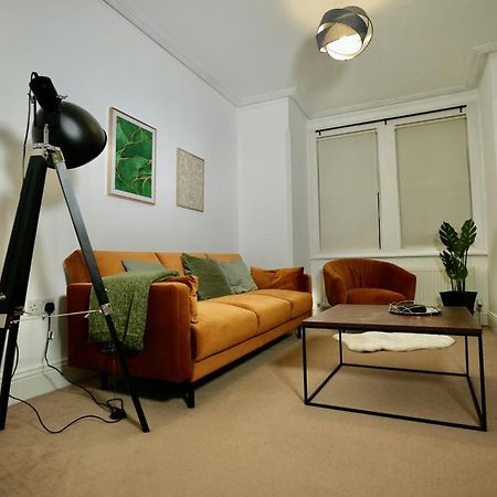 Spacious Two-Bedrooms House, Private Parking, Contractors, Relocators Oxford Exteriér fotografie
