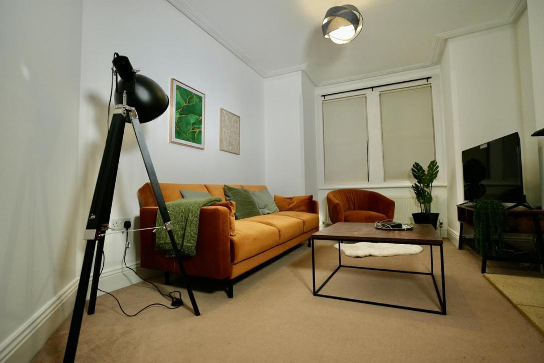 Spacious Two-Bedrooms House, Private Parking, Contractors, Relocators Oxford Exteriér fotografie