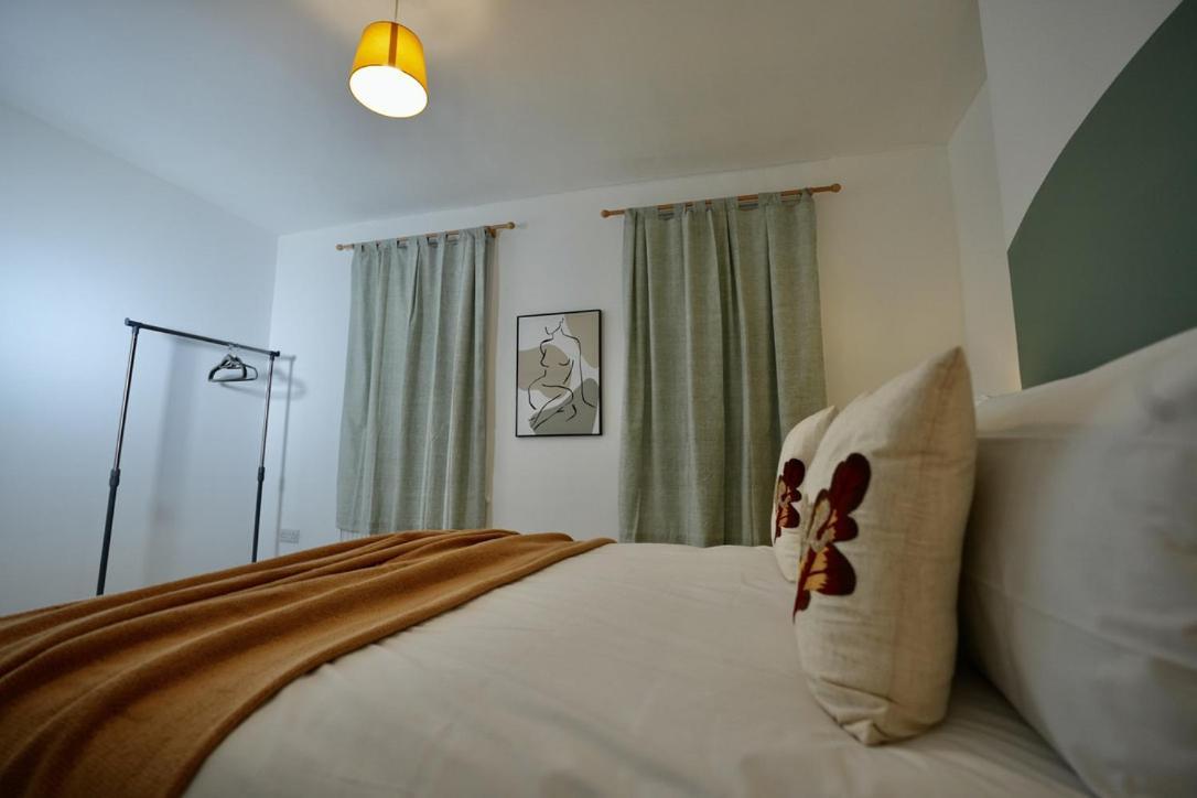 Spacious Two-Bedrooms House, Private Parking, Contractors, Relocators Oxford Exteriér fotografie