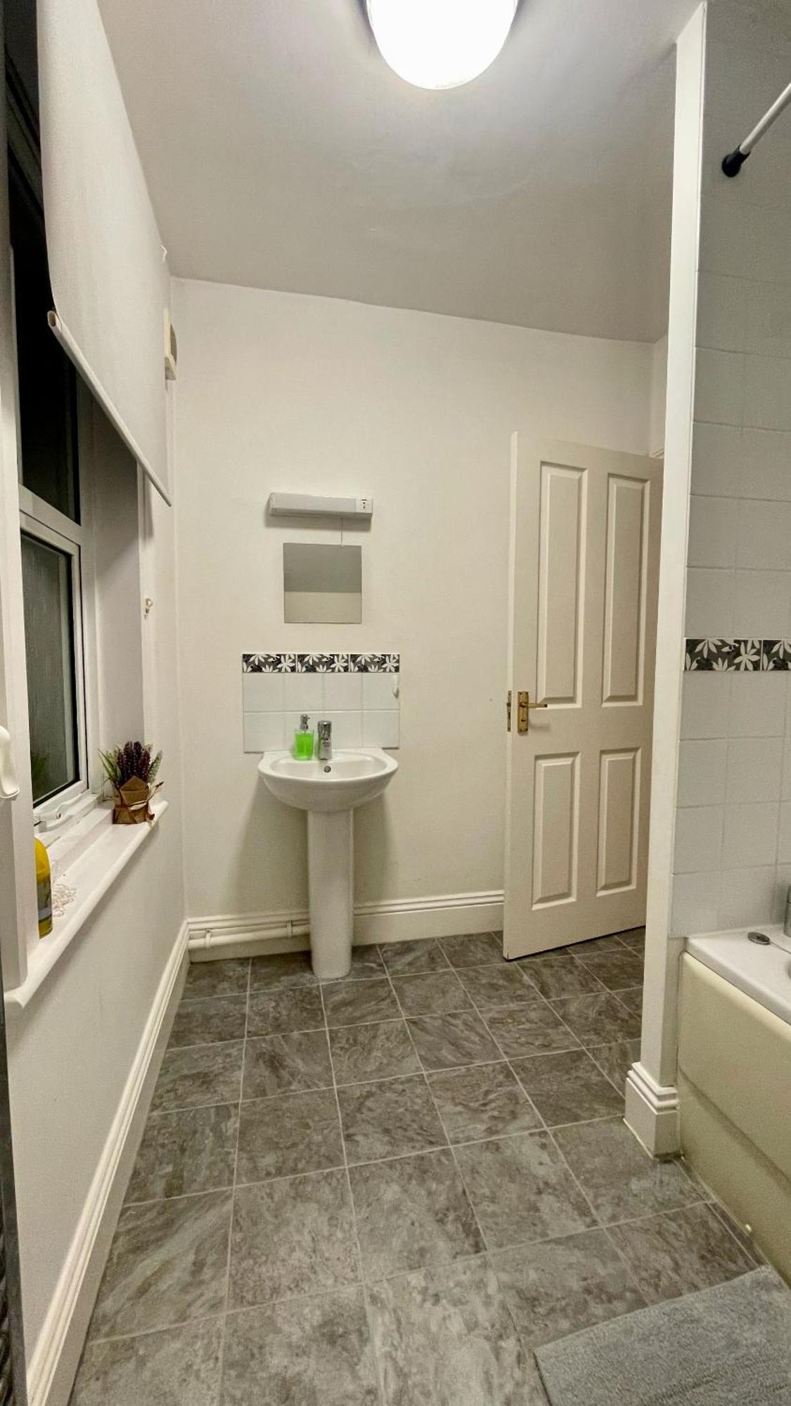 Spacious Two-Bedrooms House, Private Parking, Contractors, Relocators Oxford Exteriér fotografie